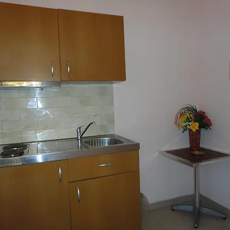 加里尼海公寓 *