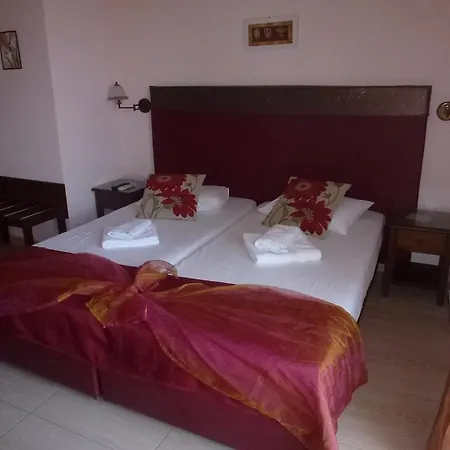 加里尼海公寓 *